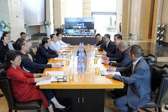 深圳市南山區(qū)委書記王強(qiáng)、區(qū)長曾湃一行調(diào)研方大城